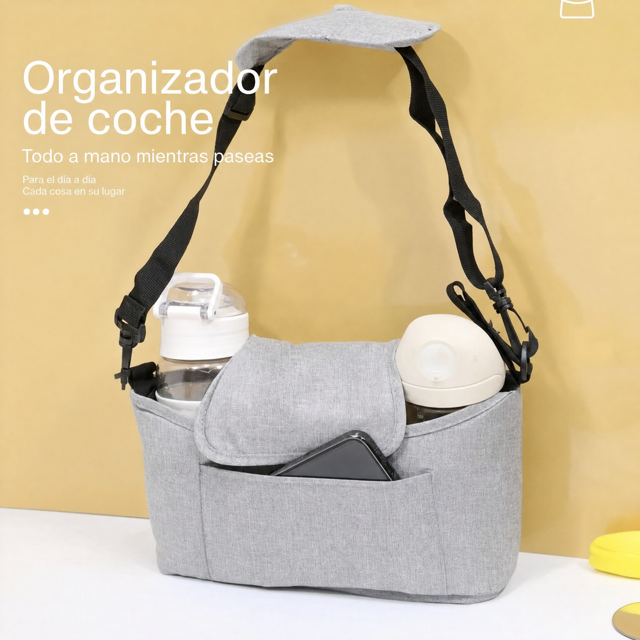 Organizador de coche gris con botella, extractor y celular guardados